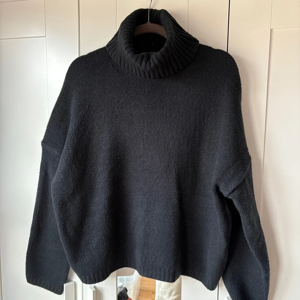 NWT Abercrombie & Fitch turtleneck sweater - Picture 1 of 4